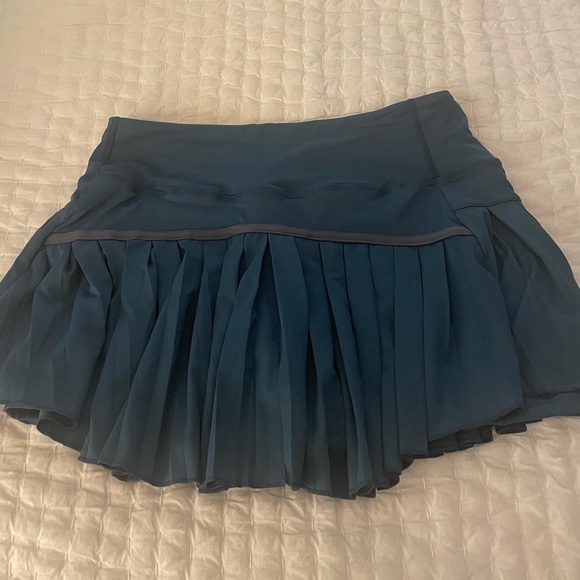 Navy blue Amazon workout skirt - Picture 2 of 3